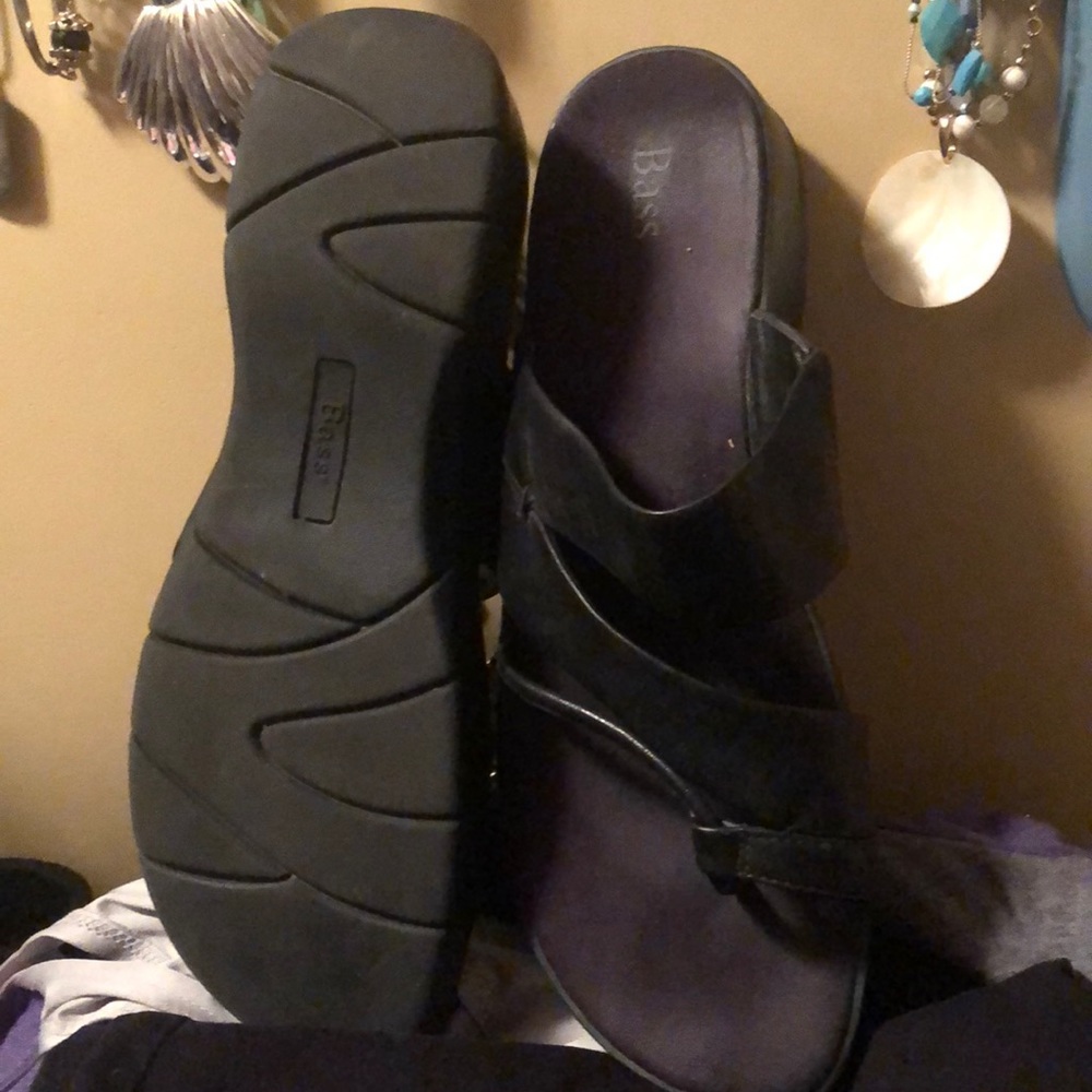 Bass sandals